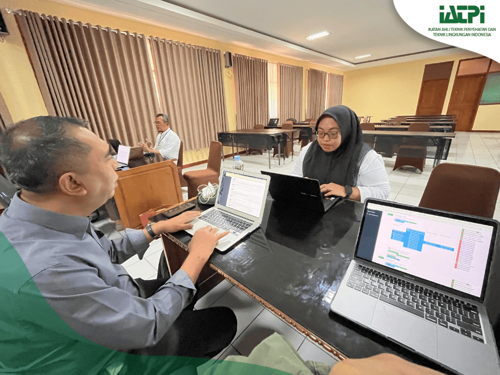 Sertifikasi Kompetensi Kerja Ahli Muda Teknik Lingkungan: Asesmen Berlangsung Sukses